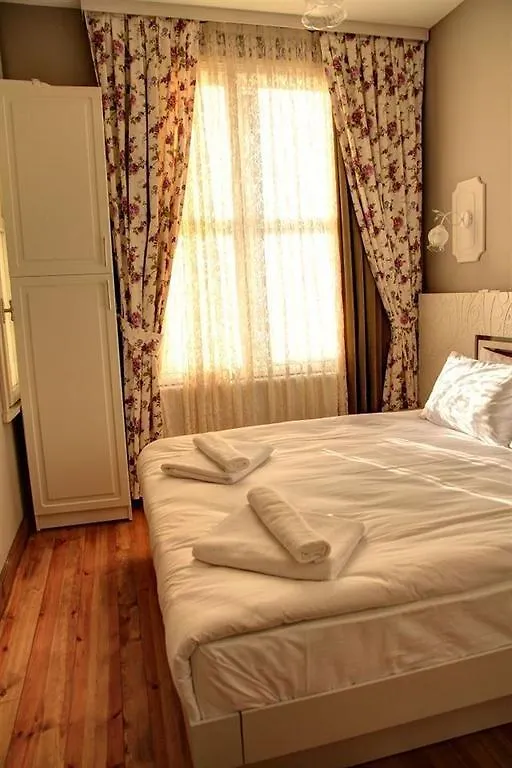 Omer Hayyam Suites Aparthotel