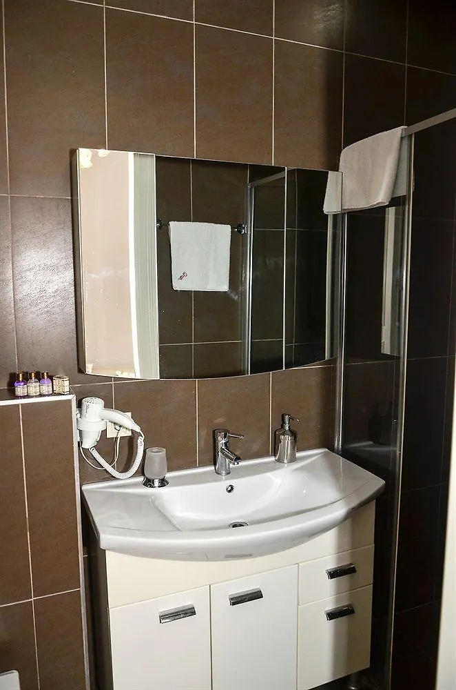 Aparthotel Omer Hayyam Suites