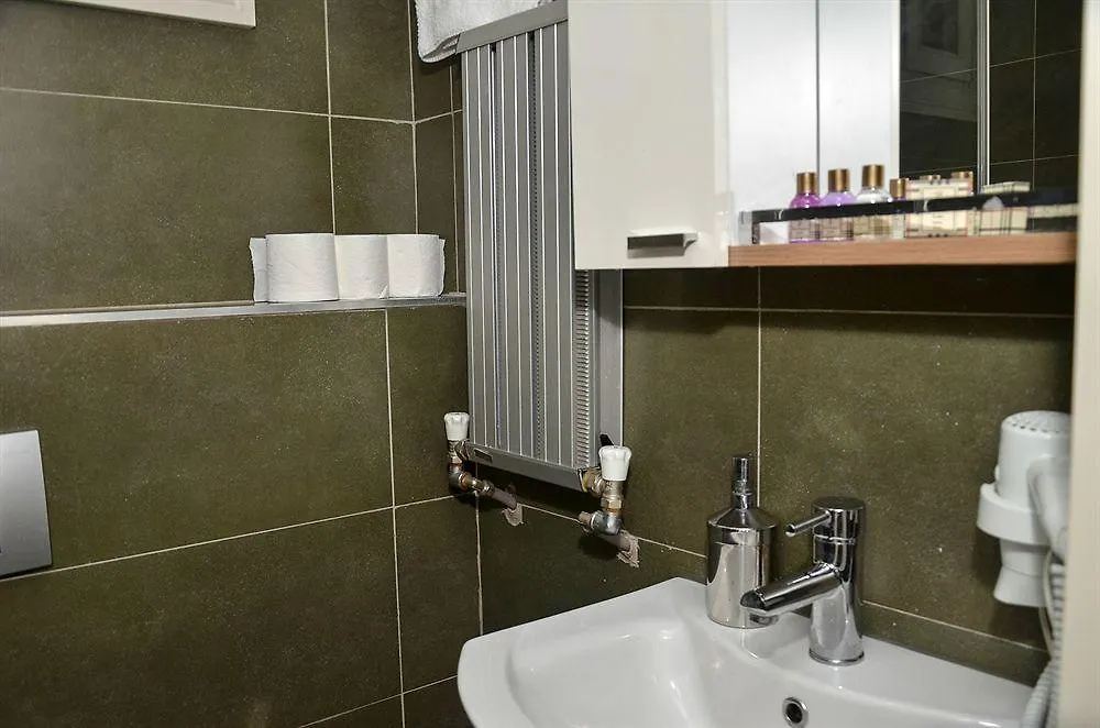 Omer Hayyam Suites Aparthotel