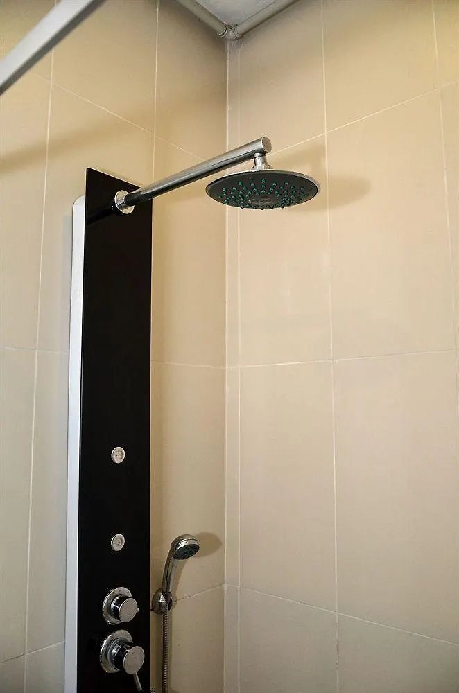 Omer Hayyam Suites Aparthotel